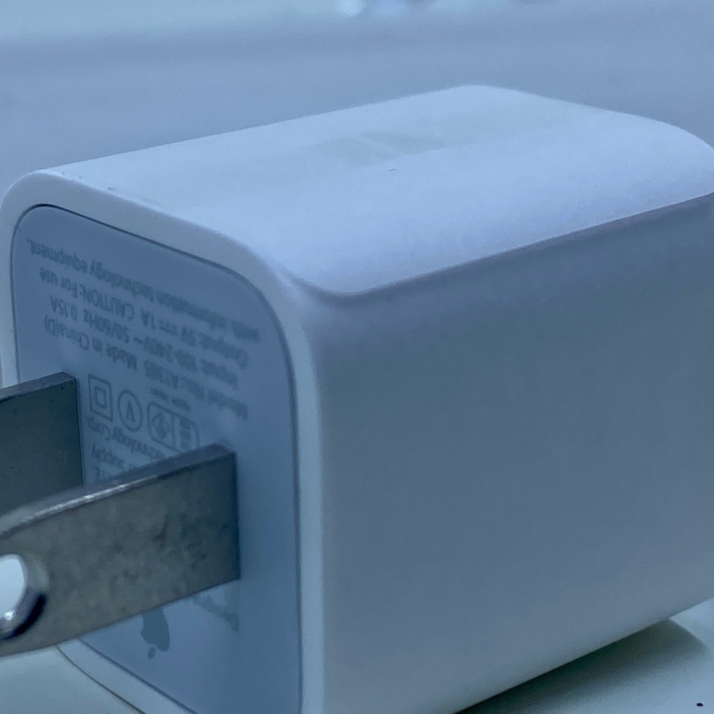 💋 Apple Brand USB Adapter - Picture 5 of 8